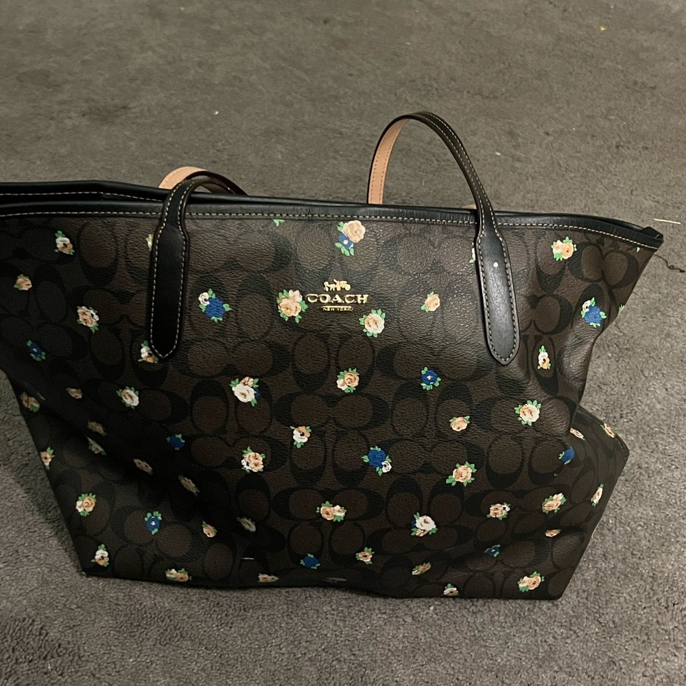Coach City Tote in signature canvas with vintage mini rose print